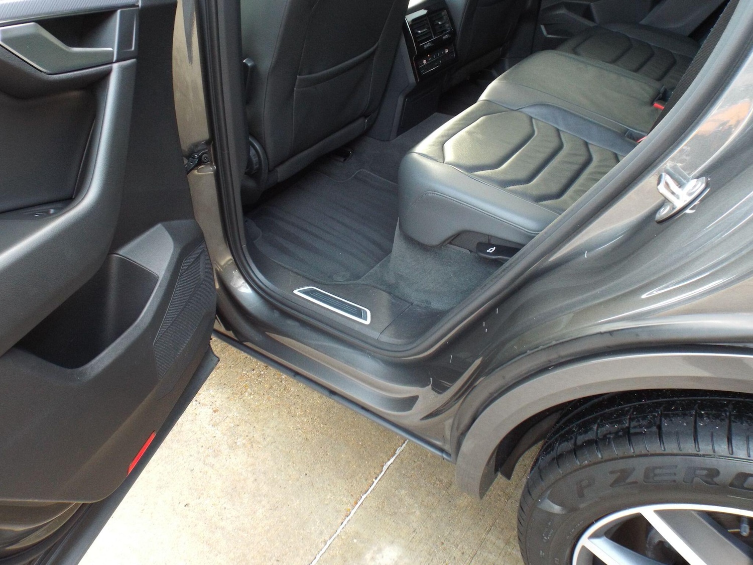 Used Volkswagen Touareg 2019 for sale - 76913243: Photo 29