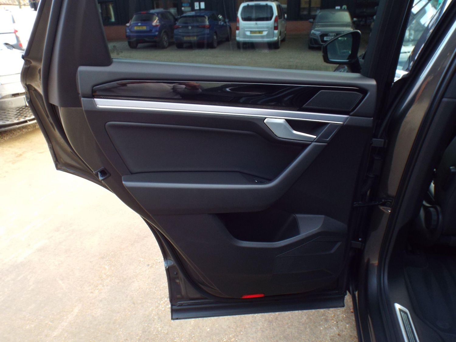 Used Volkswagen Touareg 2019 for sale - 76913243: Photo 30