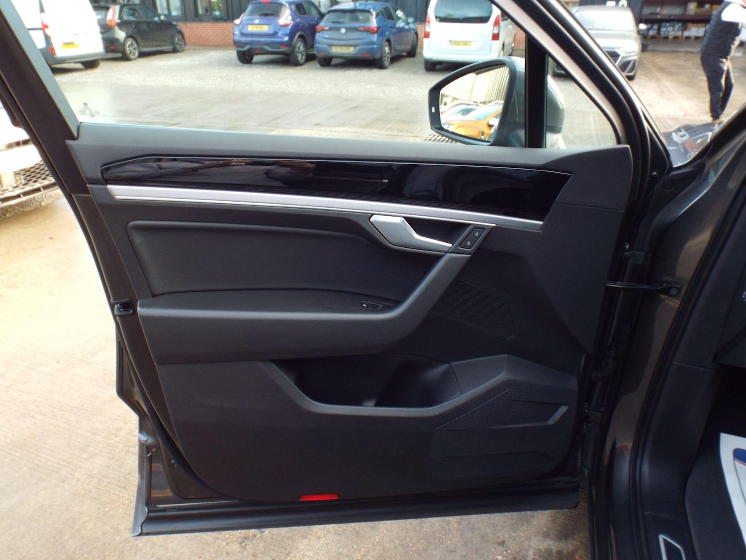 Used Volkswagen Touareg 2019 for sale - 76913243: Photo 34