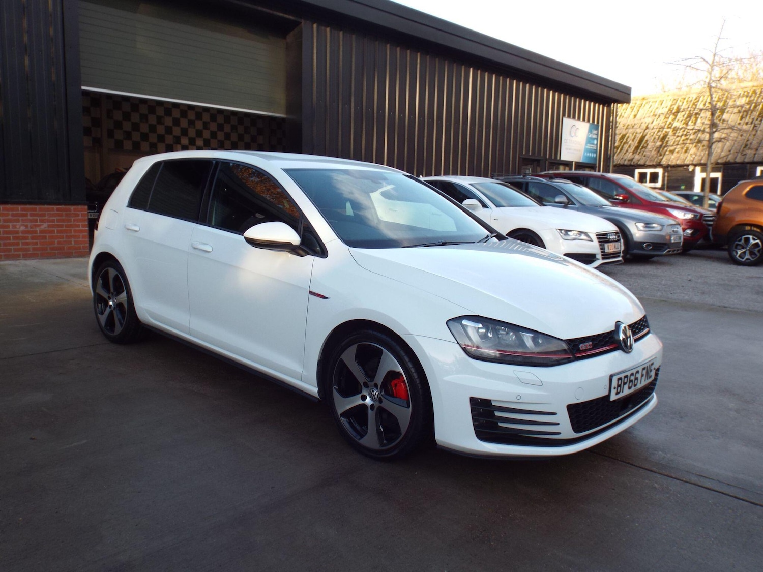 Used Volkswagen Golf 2016 for sale - 76780849: Photo 1