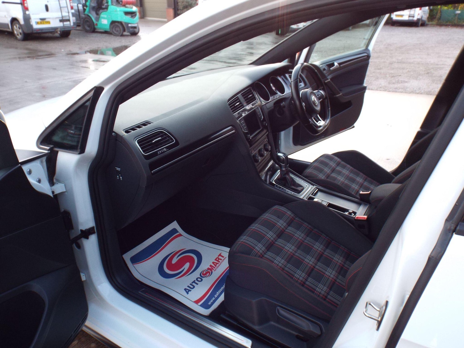 Used Volkswagen Golf 2016 for sale - 76780849: Photo 32