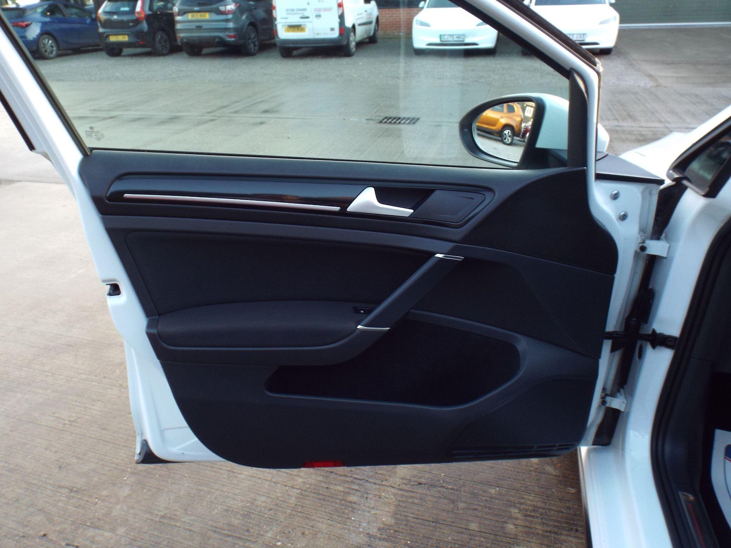 Used Volkswagen Golf 2016 for sale - 76780849: Photo 34