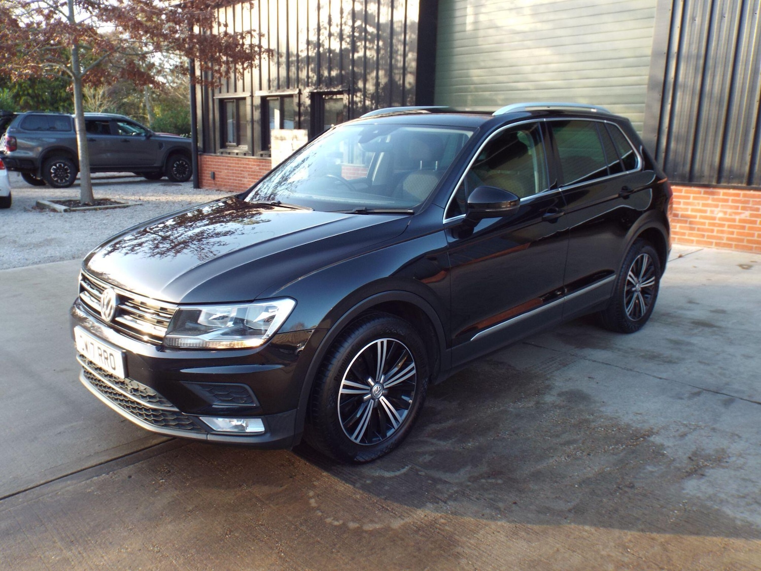 Used Volkswagen Tiguan 2017 for sale - 77016134: Photo 2