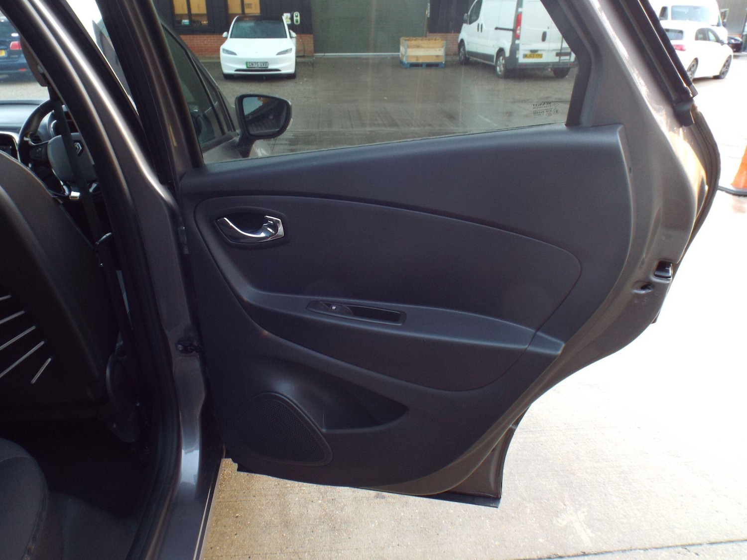 Used Renault Captur 2015 for sale - 76701528: Photo 19