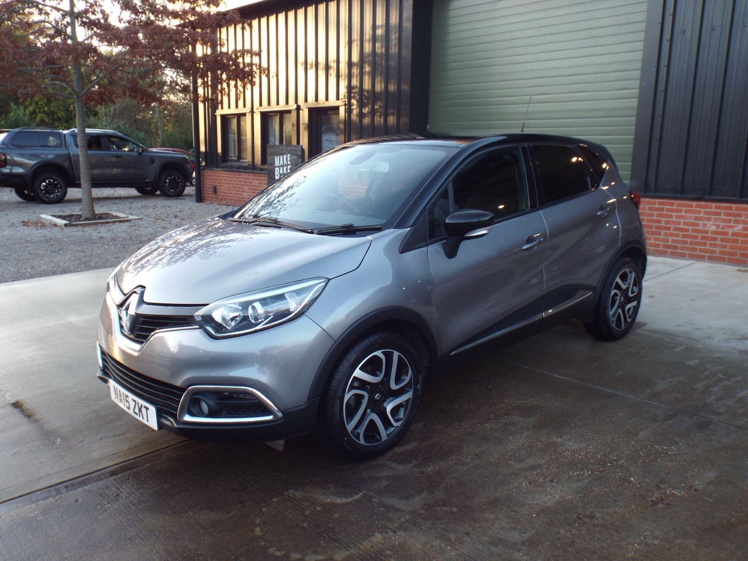 Used Renault Captur 2015 for sale - 76701528: Photo 2