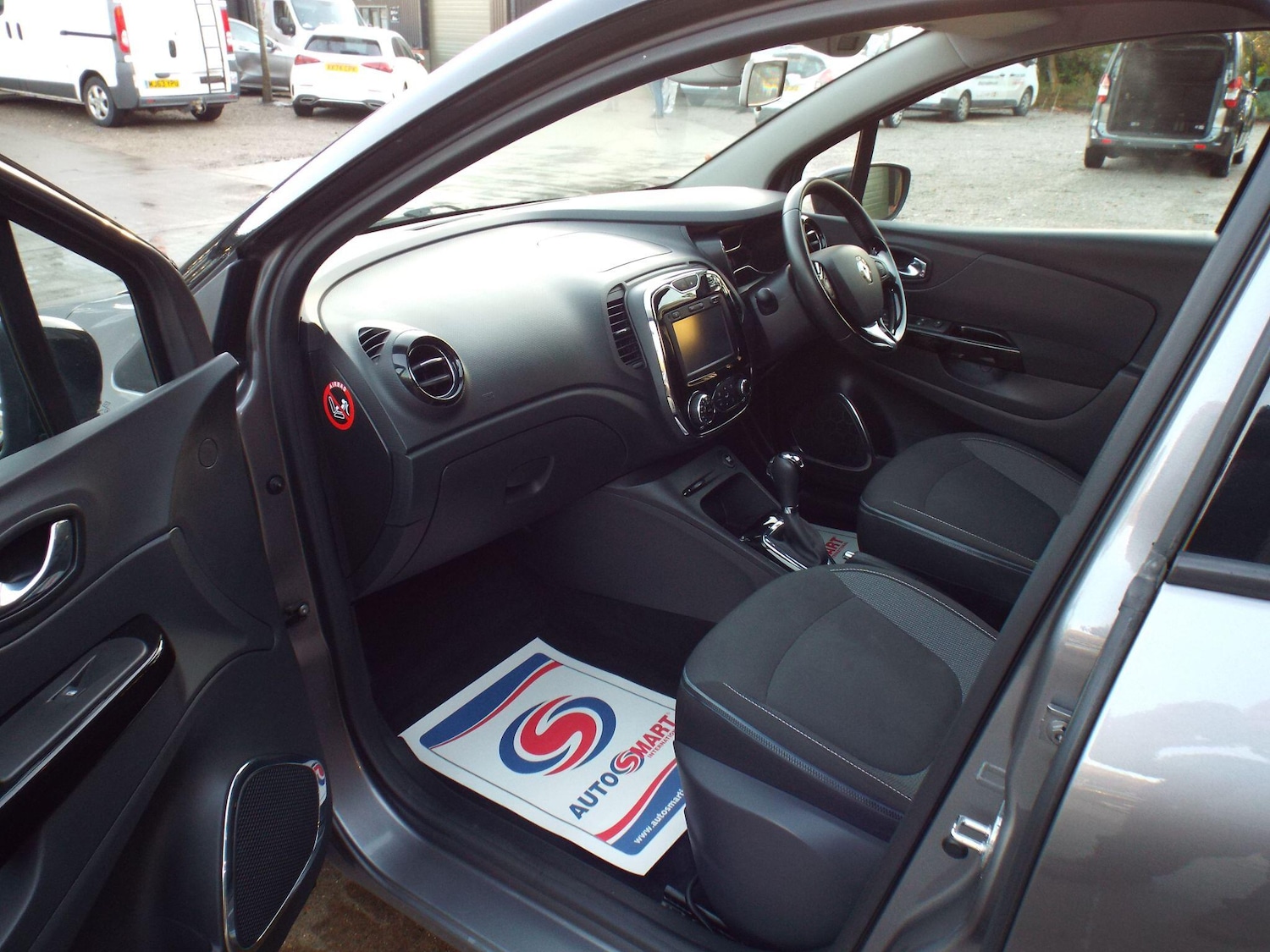 Used Renault Captur 2015 for sale - 76701528: Photo 24