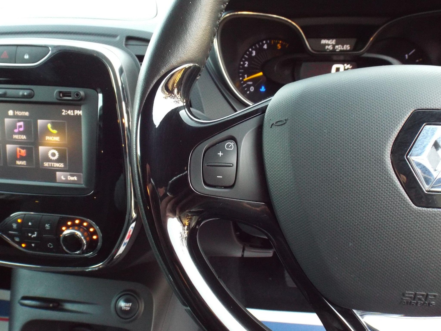 Used Renault Captur 2015 for sale - 76701528: Photo 30