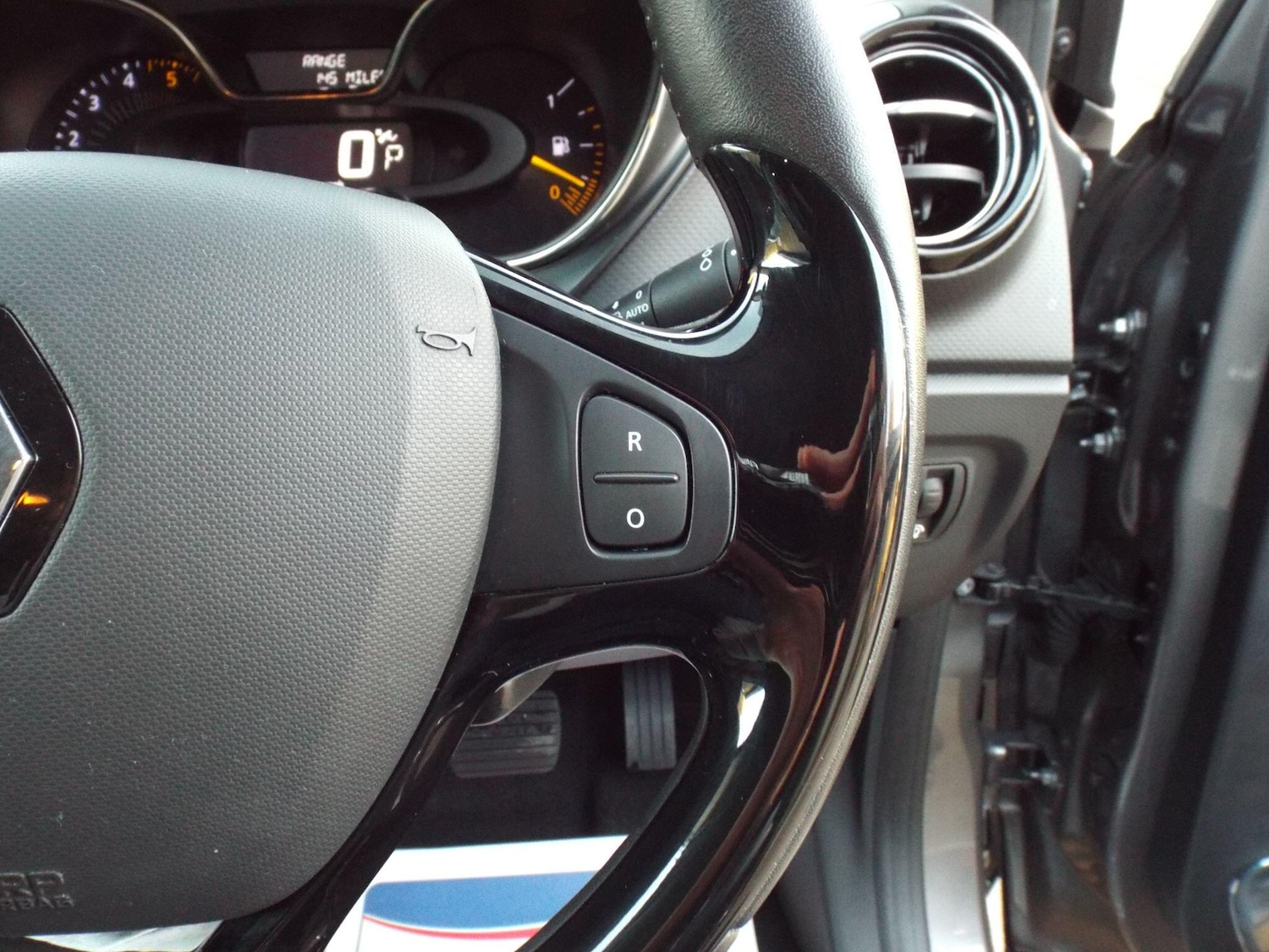 Used Renault Captur 2015 for sale - 76701528: Photo 31