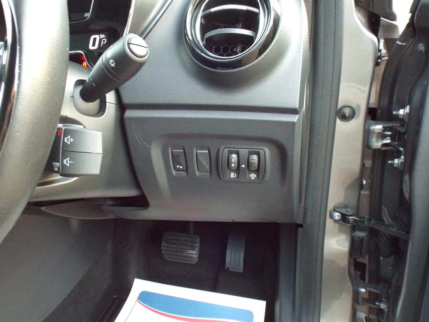 Used Renault Captur 2015 for sale - 76701528: Photo 32