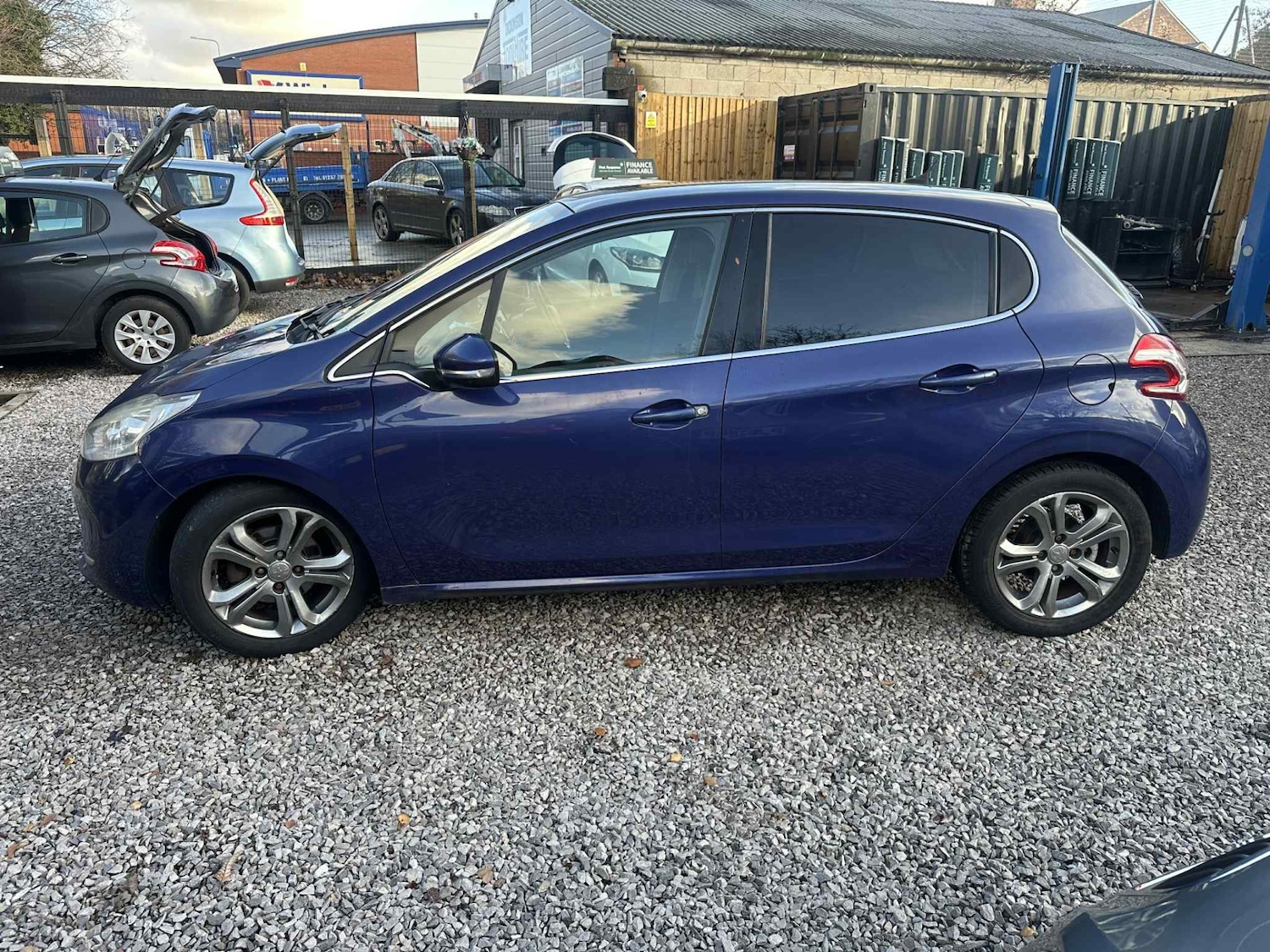 Used Peugeot 208 2013 for sale - 76576108: Photo 11