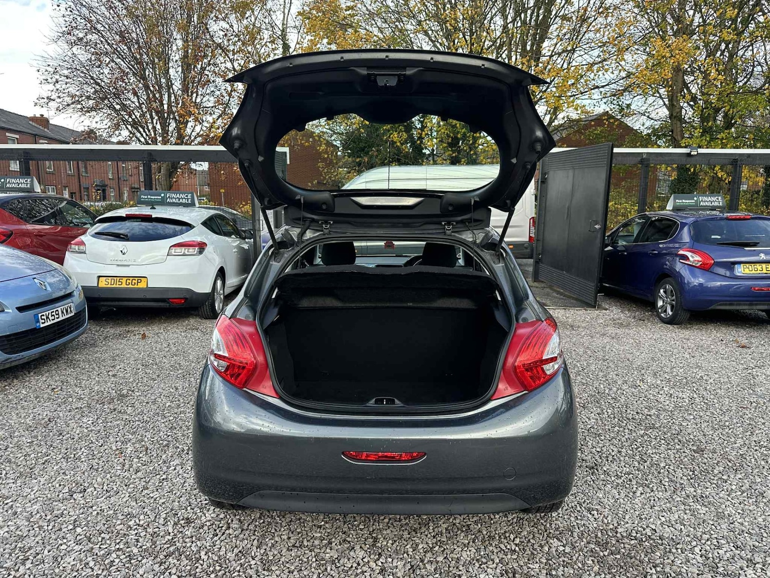 Used Peugeot 208 2012 for sale - 76477386: Photo 8