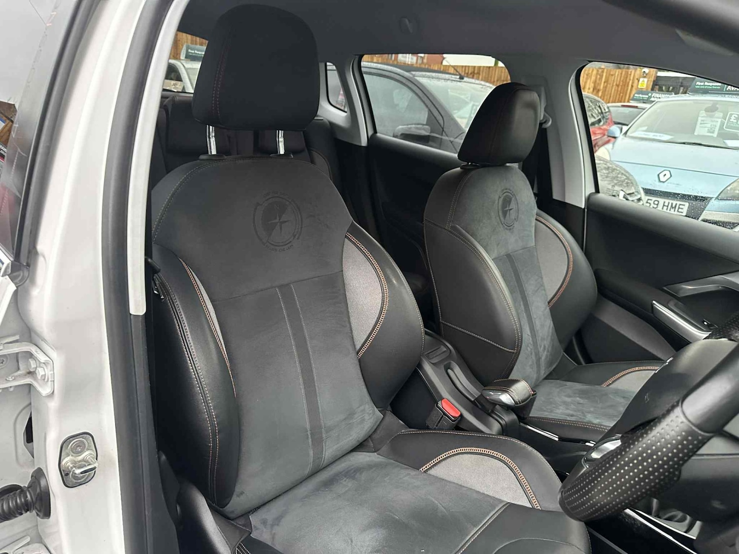 Used Peugeot 2008 2015 for sale - 77285887: Photo 5