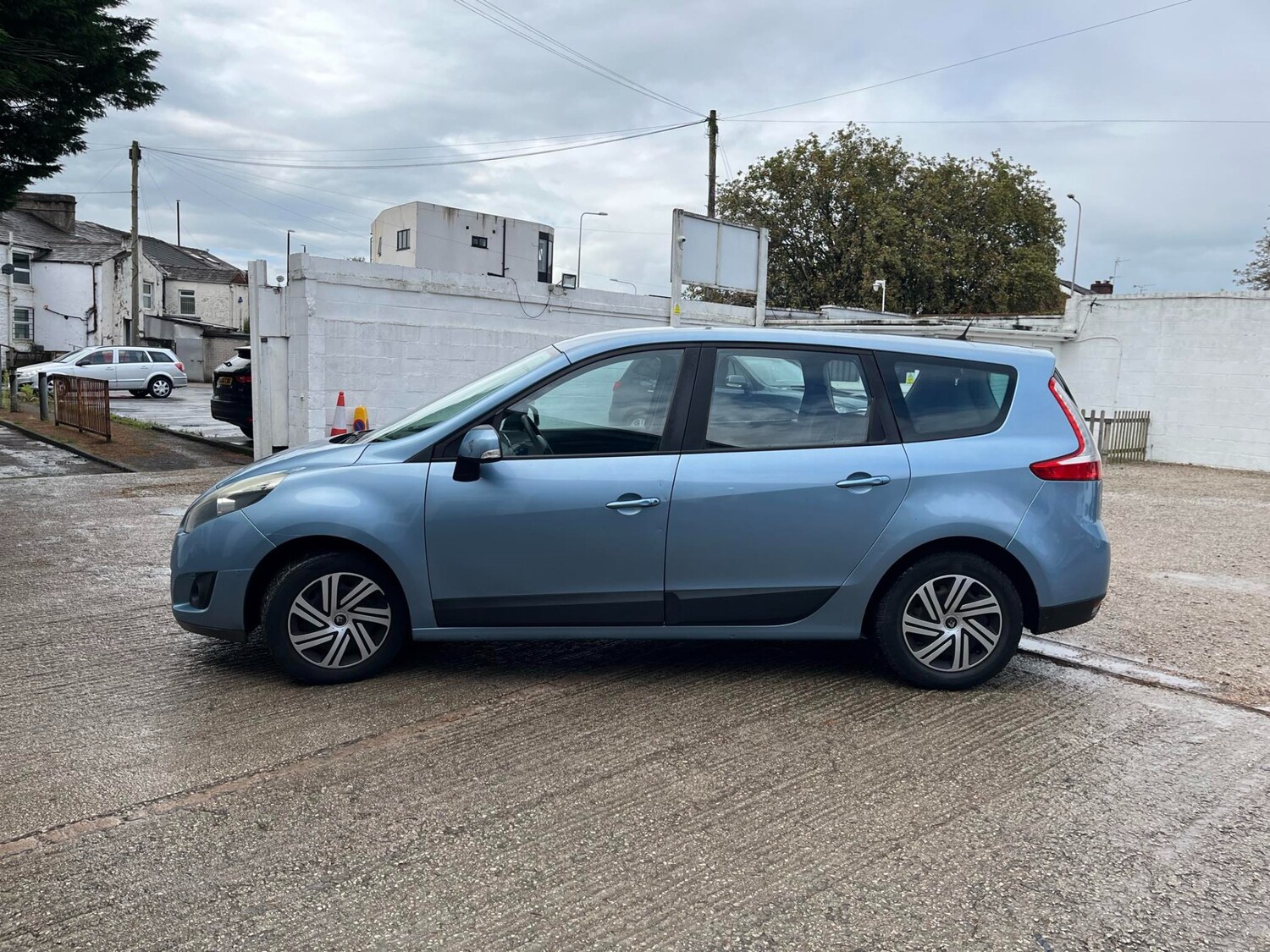 Used Renault Grand Scenic 2009 for sale - 76365196: Photo 12