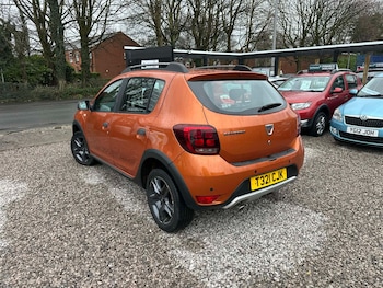 Used Dacia Sandero Stepway 2017 for sale - 77687605: Photo