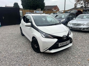 2015 (65) - 1.0 VVT-i X-Play 5dr, REVERSE CAMERA, 12 MONTH MOT, 2x KEYS, HPI CLEAR, DAB