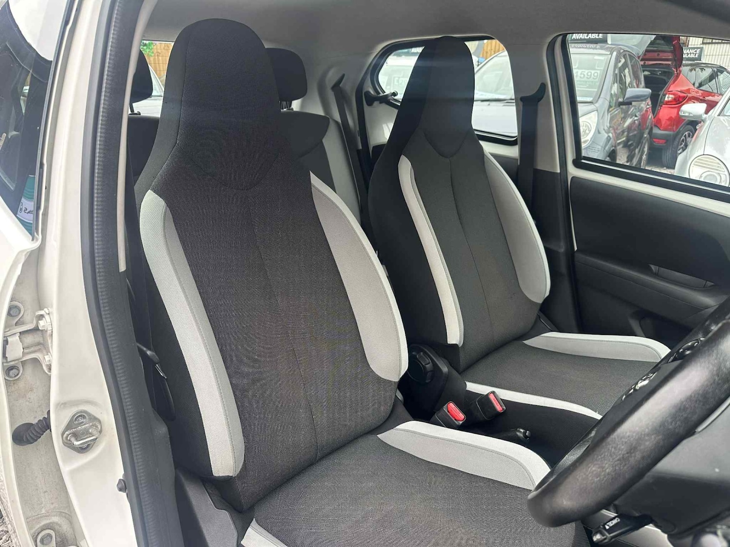 Used Toyota AYGO 2015 for sale - 76301190: Photo 5