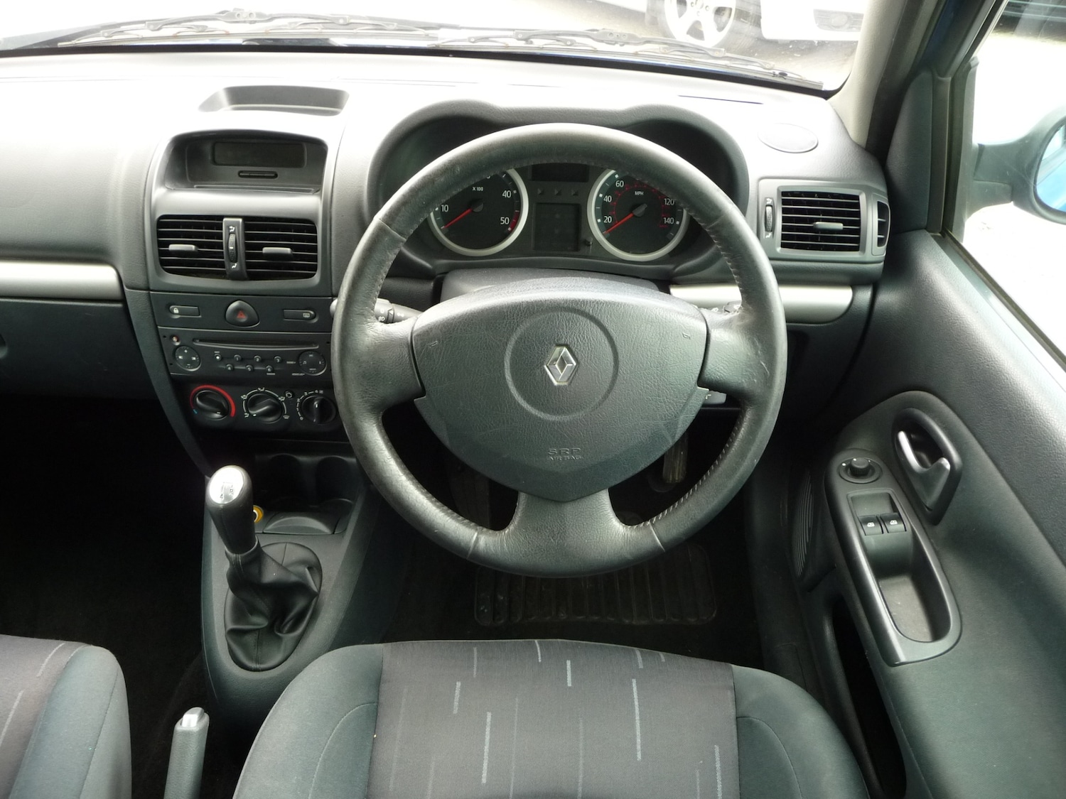 Renault Clio 2005 (54) - 1.5 dCi 100 Dynamique 5dr, CHEAP ROAD TAX, HPI CLEAR, GOOD MPG - Image 7