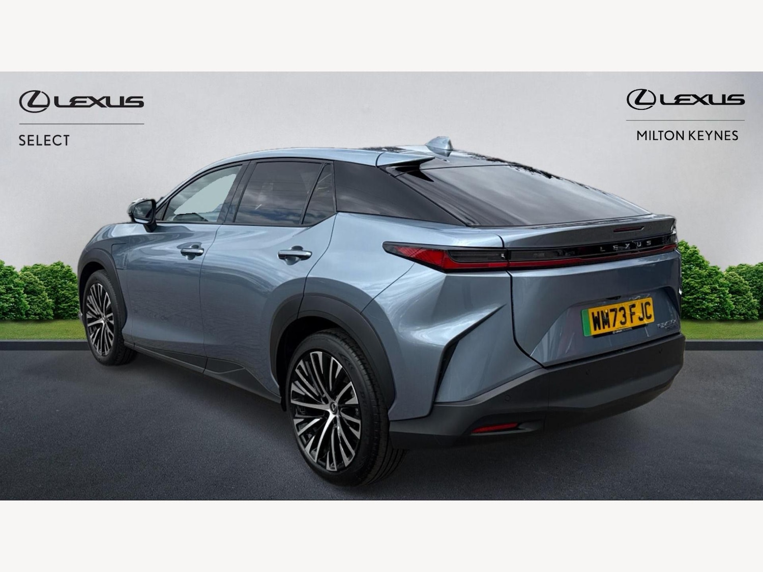 Used Lexus RZ 2024 for sale - 76688672: Photo 2