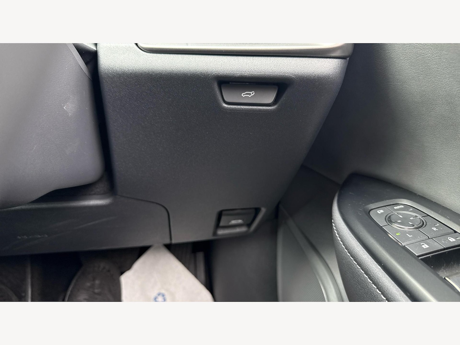 Used Lexus RZ 2024 for sale - 76688672: Photo 31