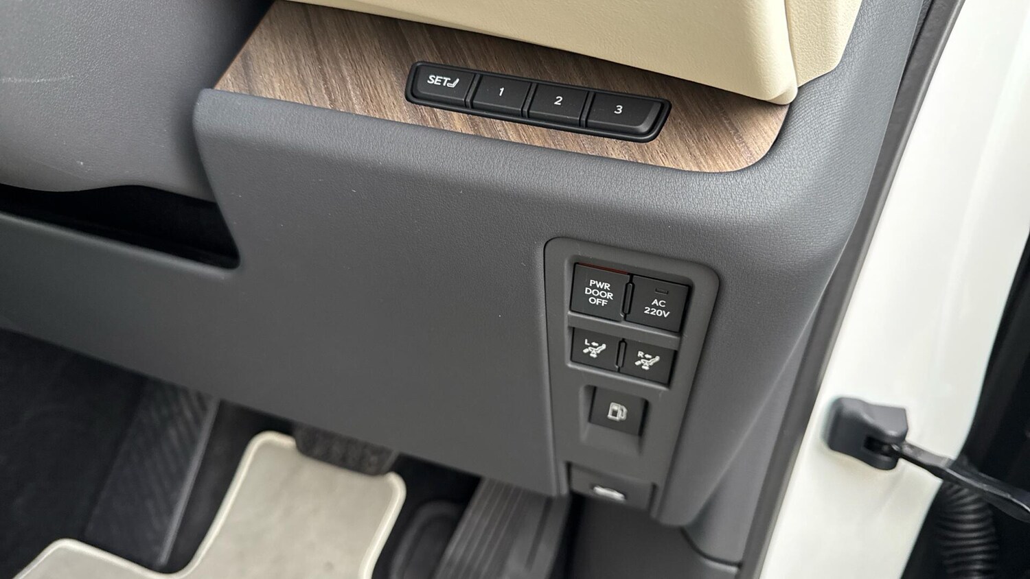 Used Lexus LM 2025 for sale - 76976283: Photo 35