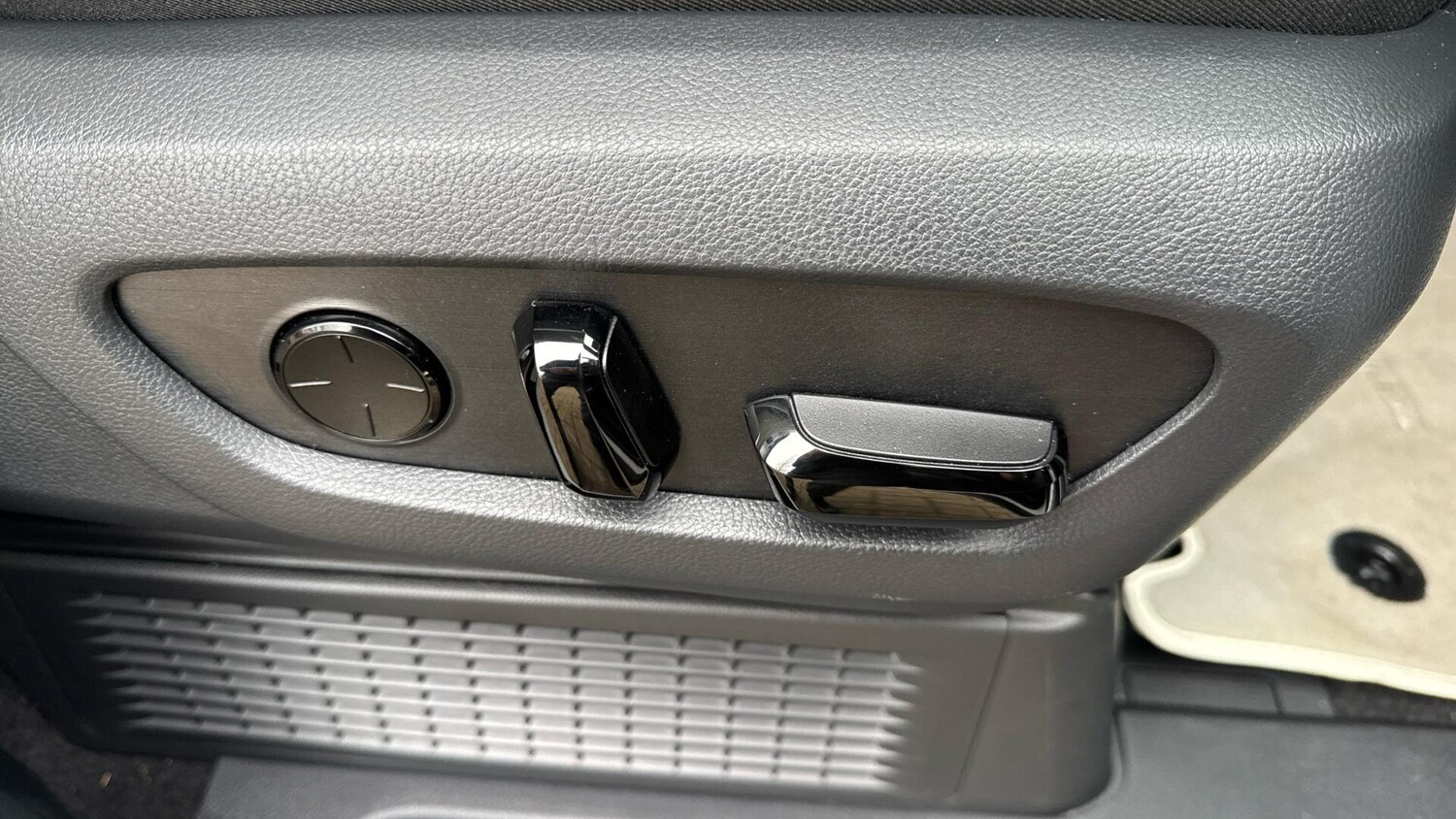 Used Lexus LM 2025 for sale - 76976283: Photo 36