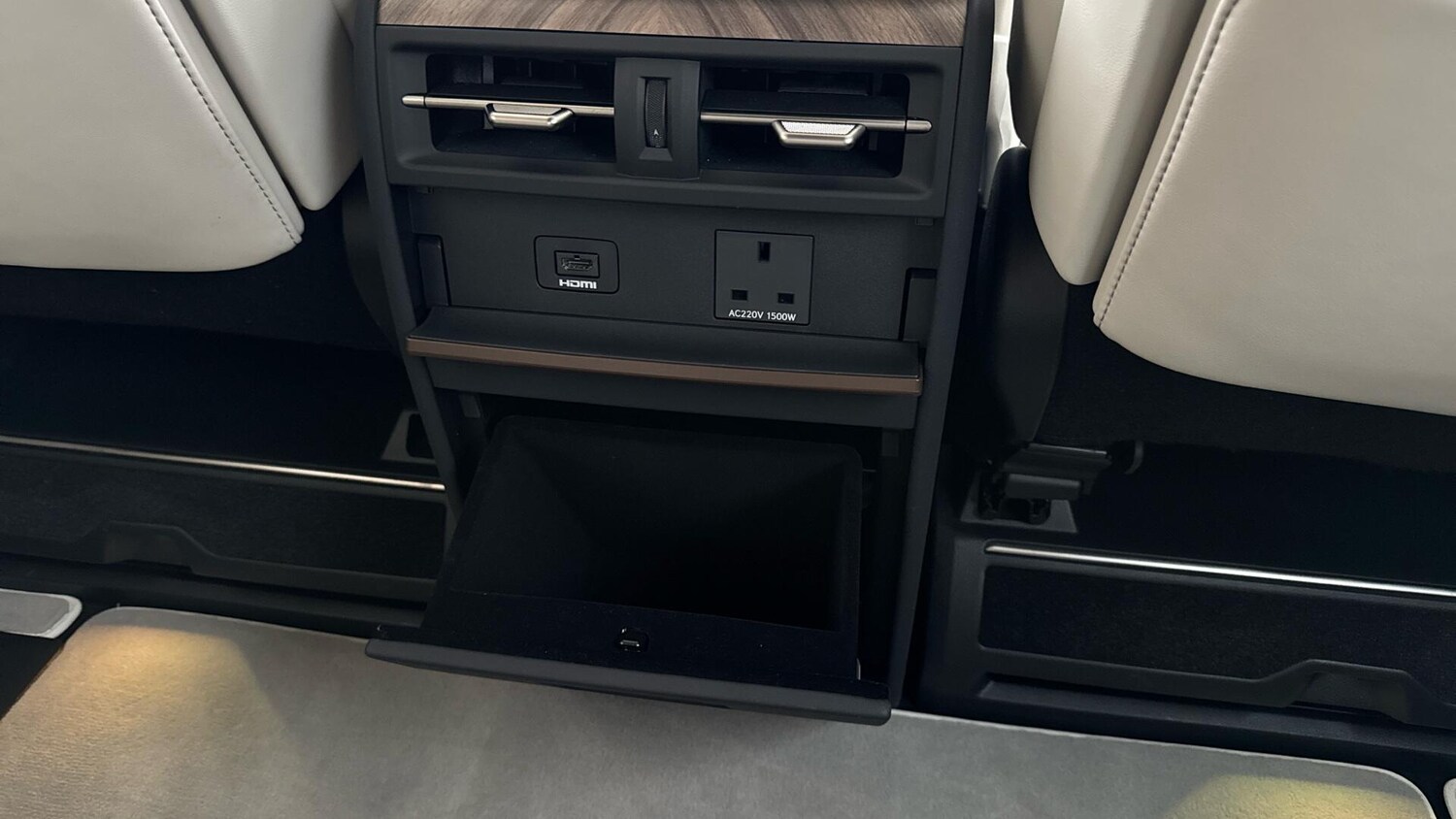 Used Lexus LM 2025 for sale - 76976283: Photo 47