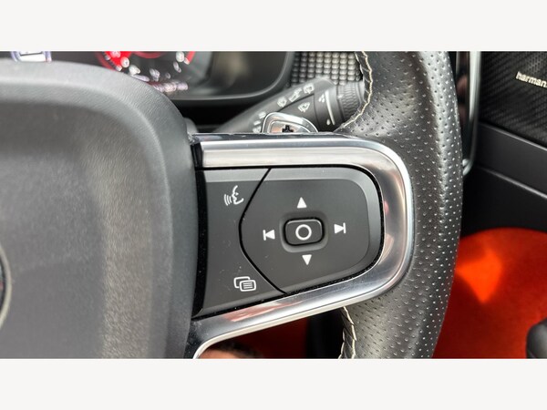 Used Volvo XC40 2018 for sale - 76215372: Photo 32