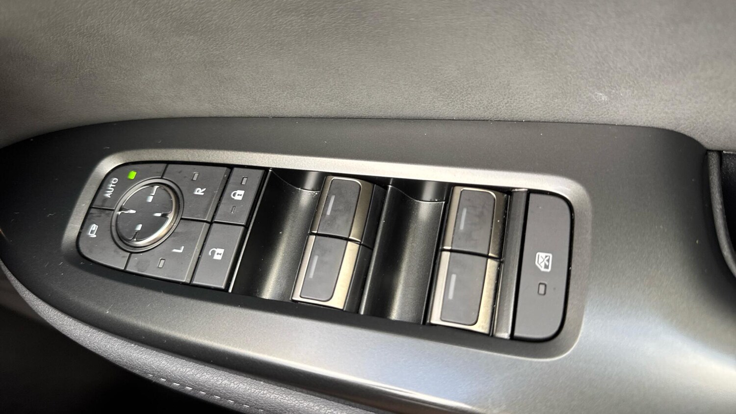 Used Lexus RZ 2024 for sale - 76620191: Photo 36