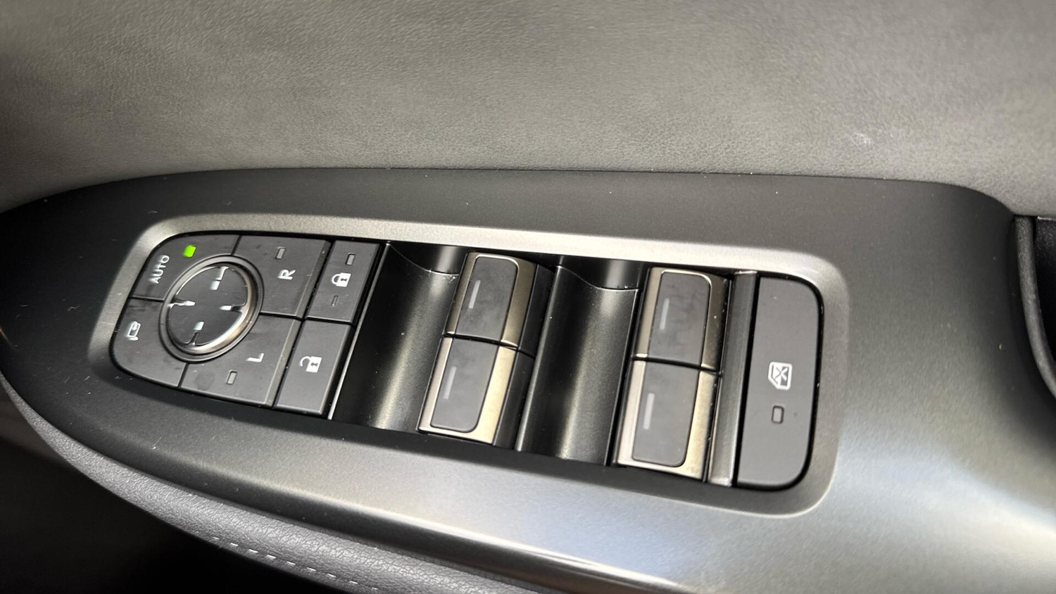 Used Lexus RZ 2024 for sale - 76898502: Photo 36