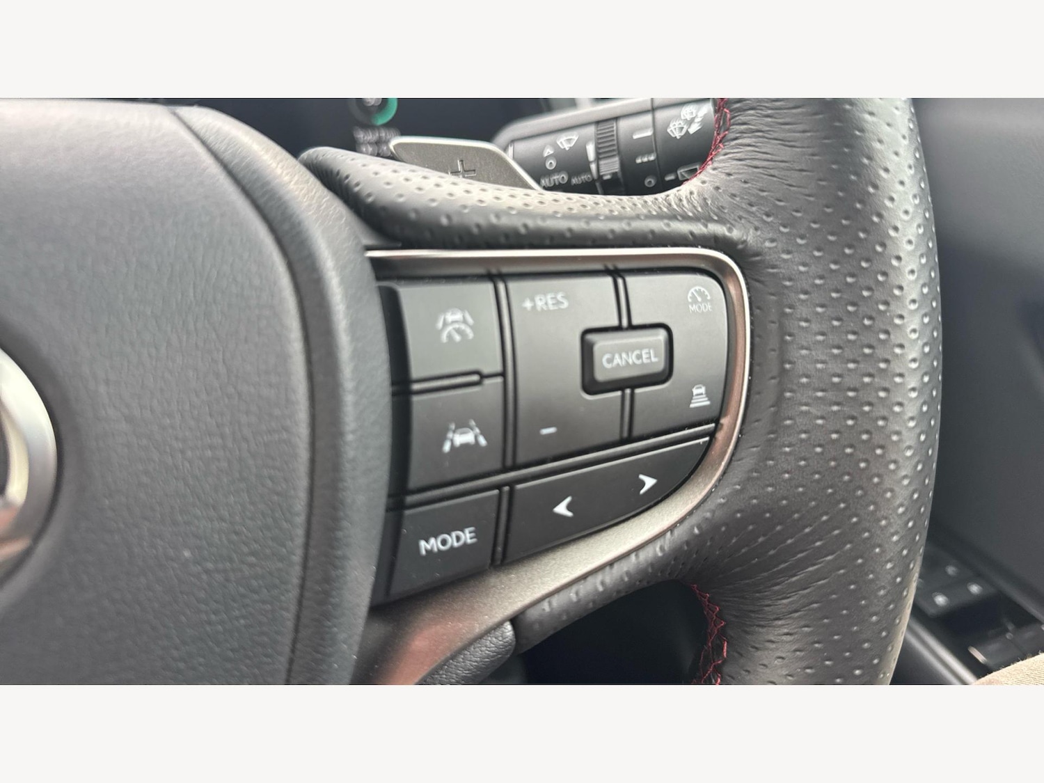 Used Lexus UX 2024 for sale - 76620189: Photo 32