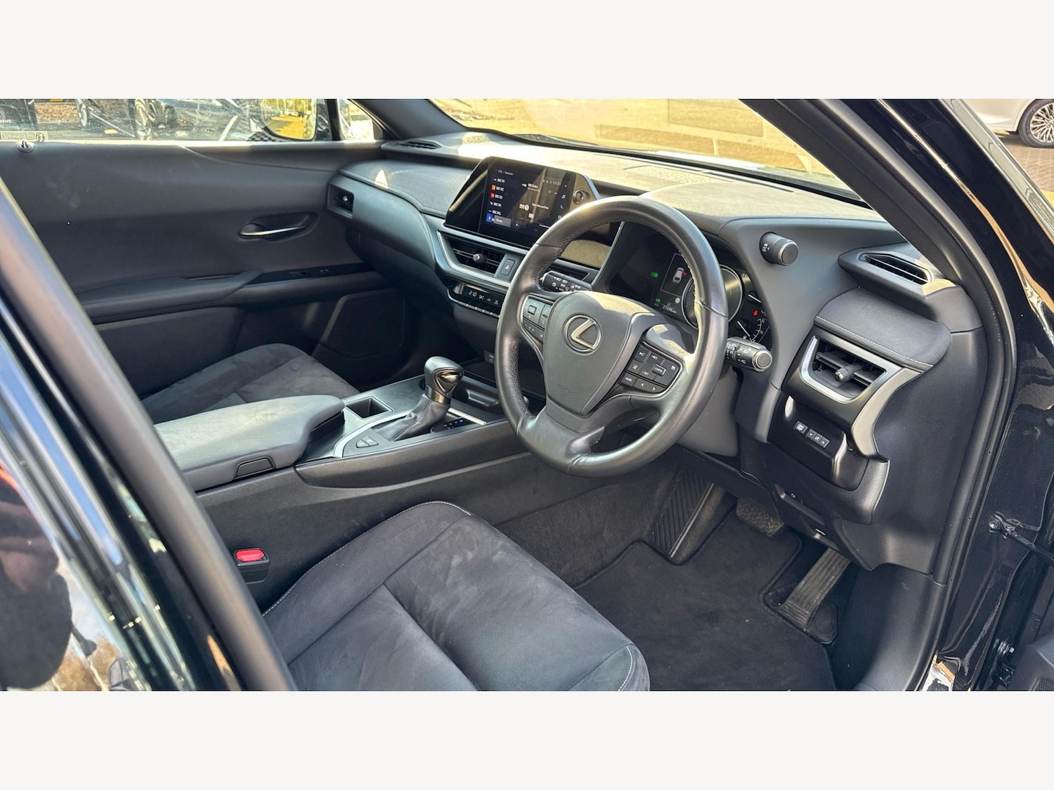 Used Lexus UX 2023 for sale - 76702192: Photo 15