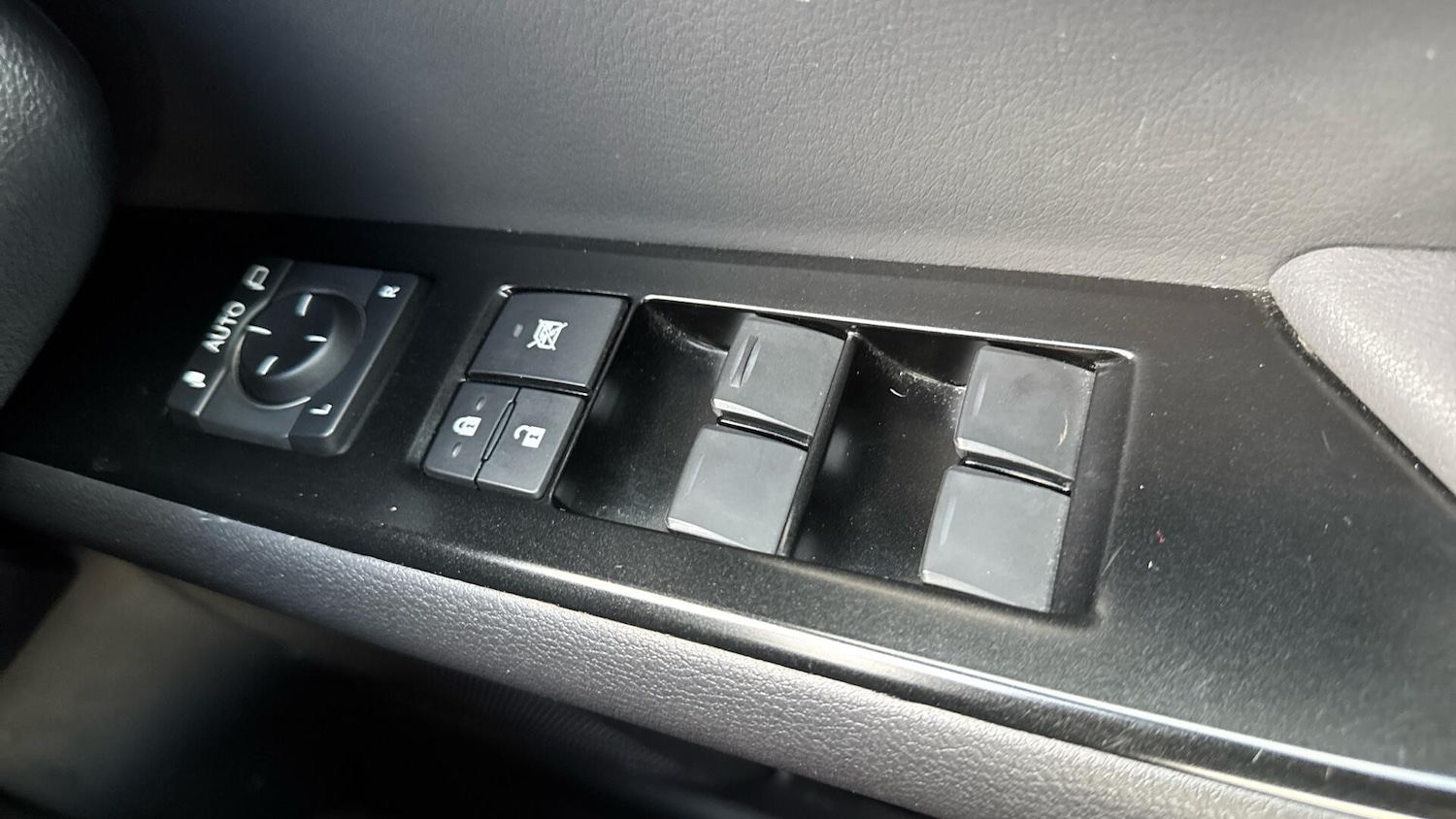 Used Lexus UX 2023 for sale - 76702192: Photo 35