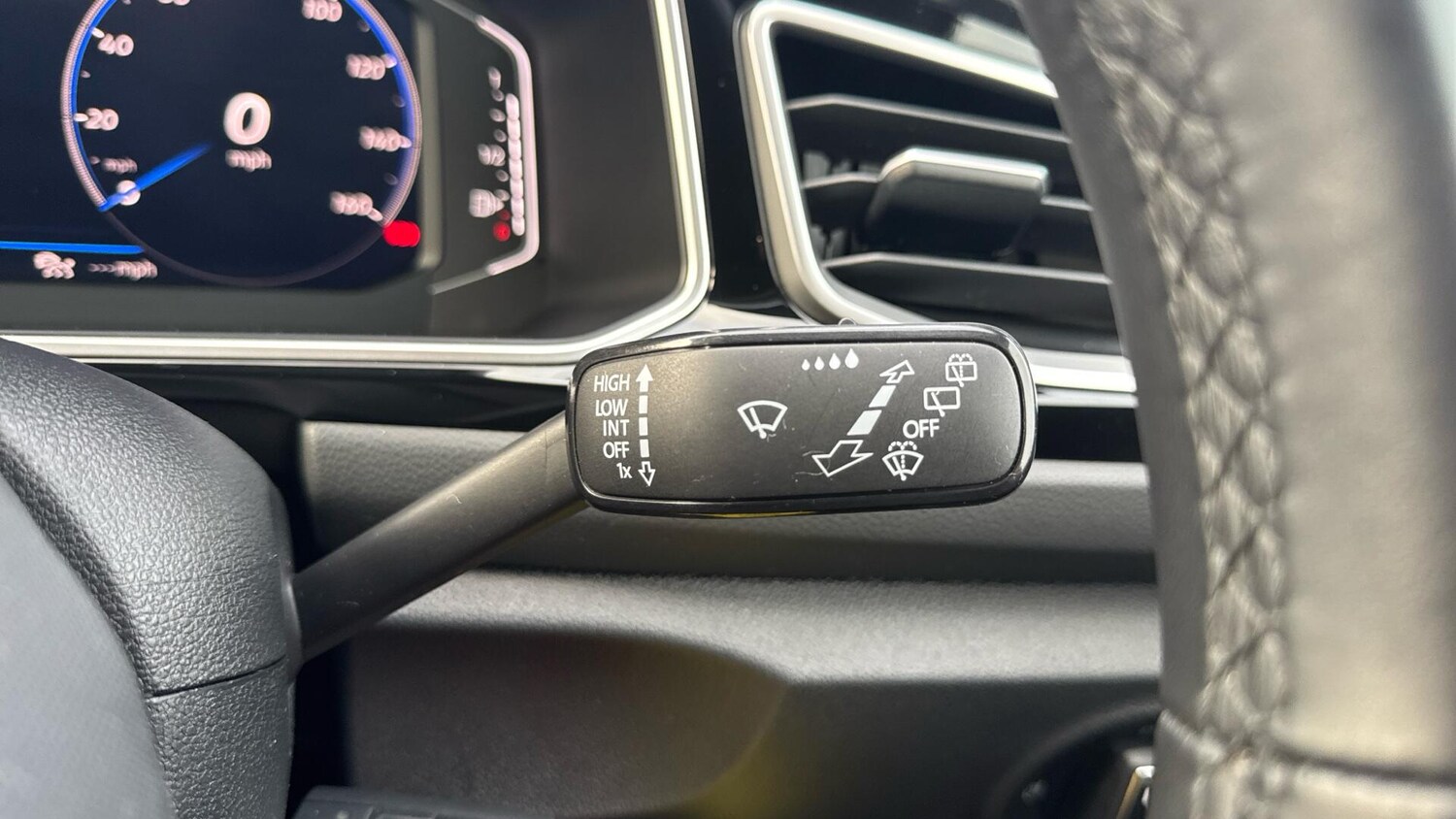 Used Volkswagen T-Roc 2023 for sale - 76550158: Photo 35