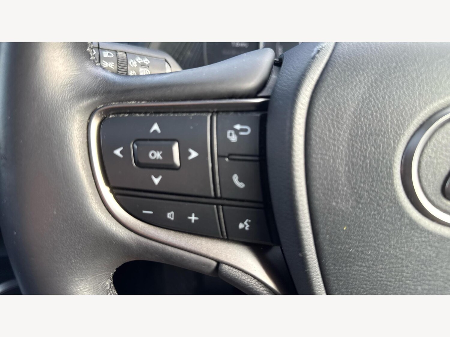 Used Lexus UX 2023 for sale - 76549416: Photo 32