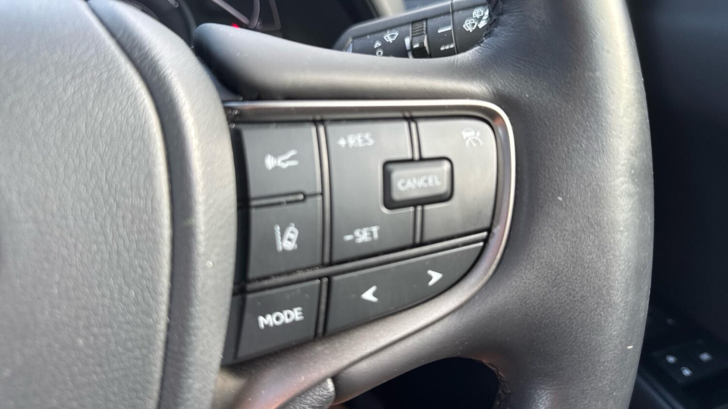 Used Lexus UX 2023 for sale - 76549416: Photo 33