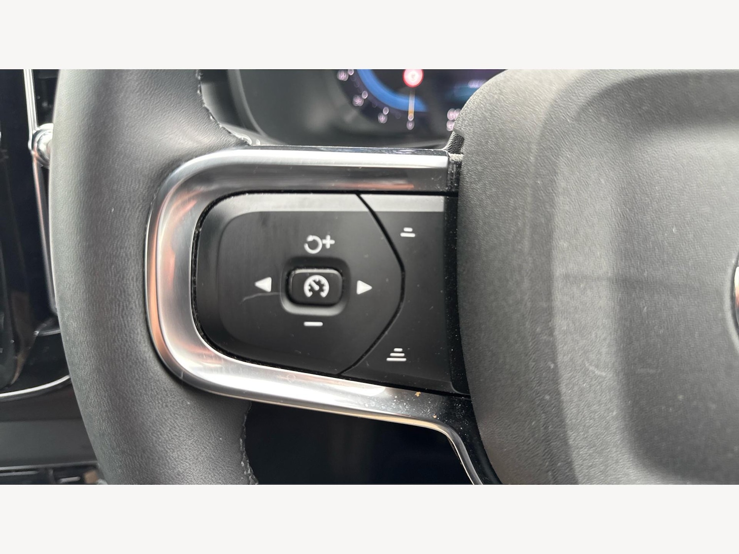 Used Volvo XC40 2023 for sale - 76326659: Photo 30