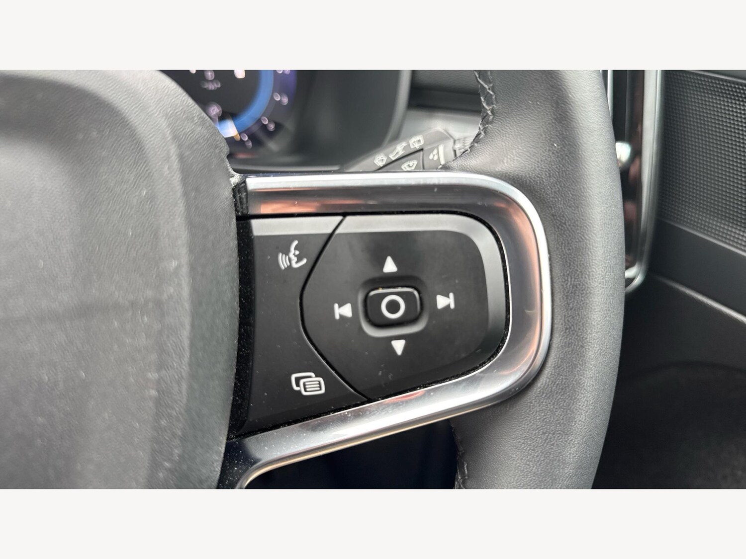 Used Volvo XC40 2023 for sale - 76326659: Photo 31