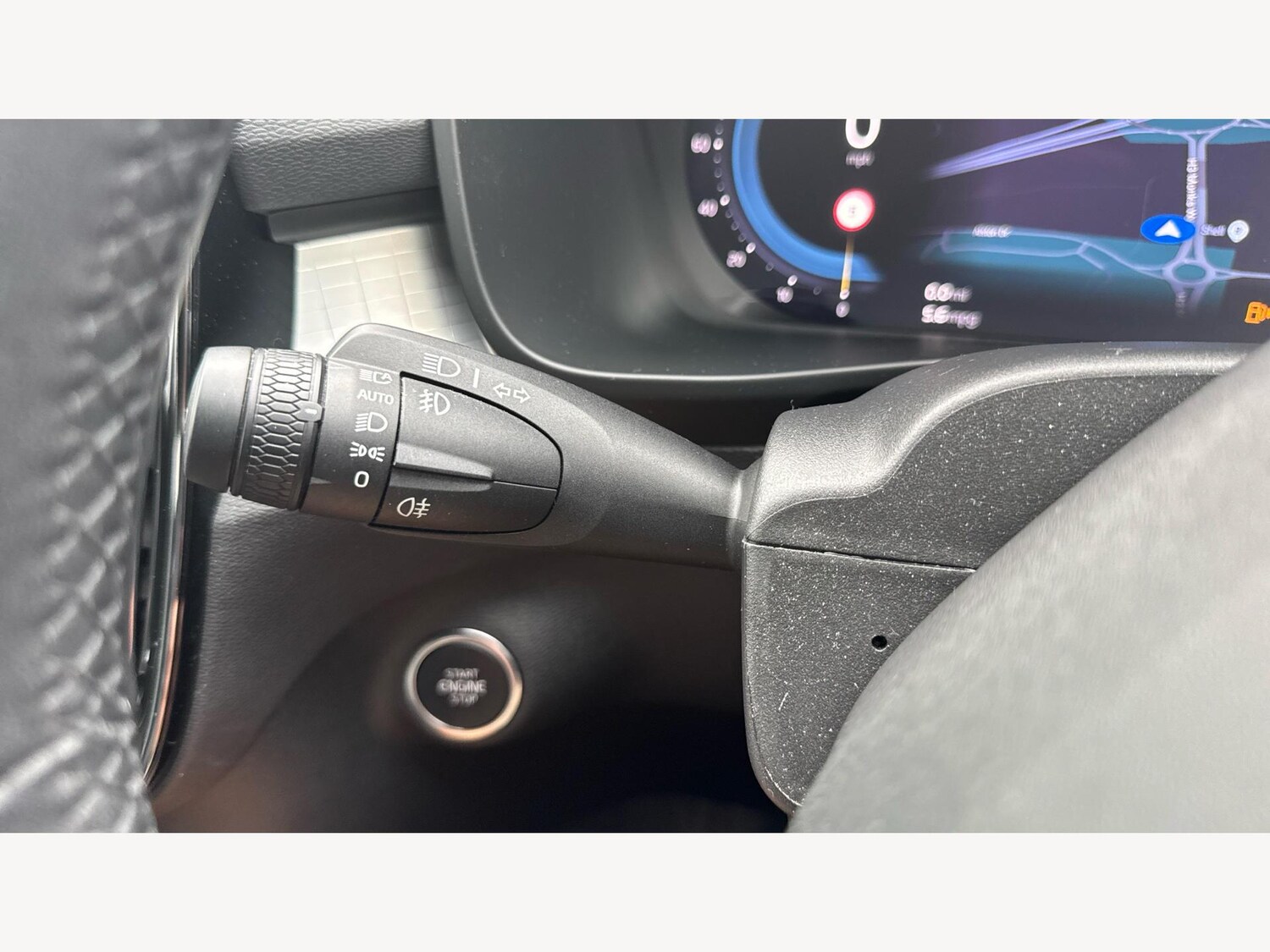 Used Volvo XC40 2023 for sale - 76326659: Photo 32