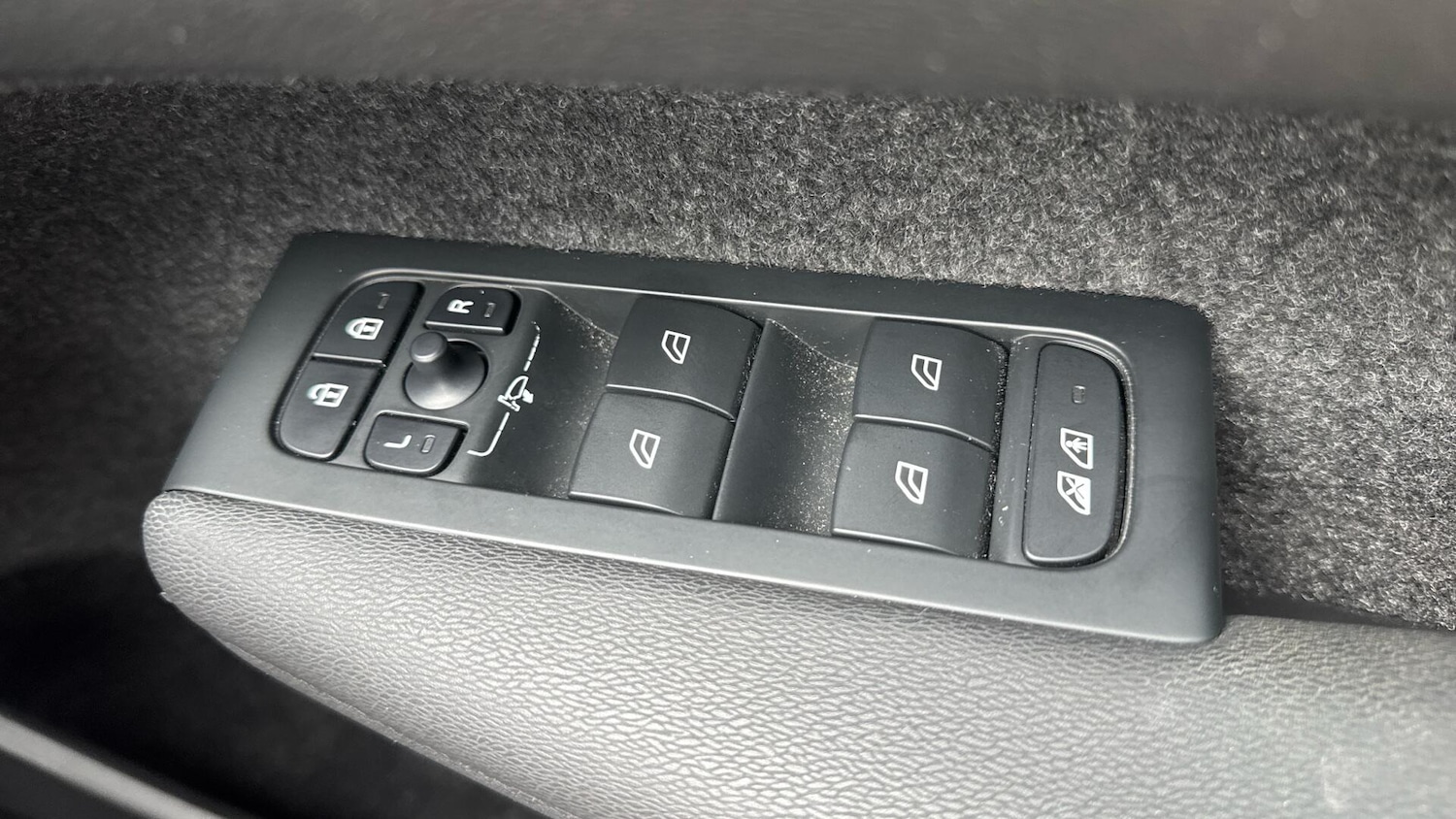 Used Volvo XC40 2023 for sale - 76326659: Photo 34