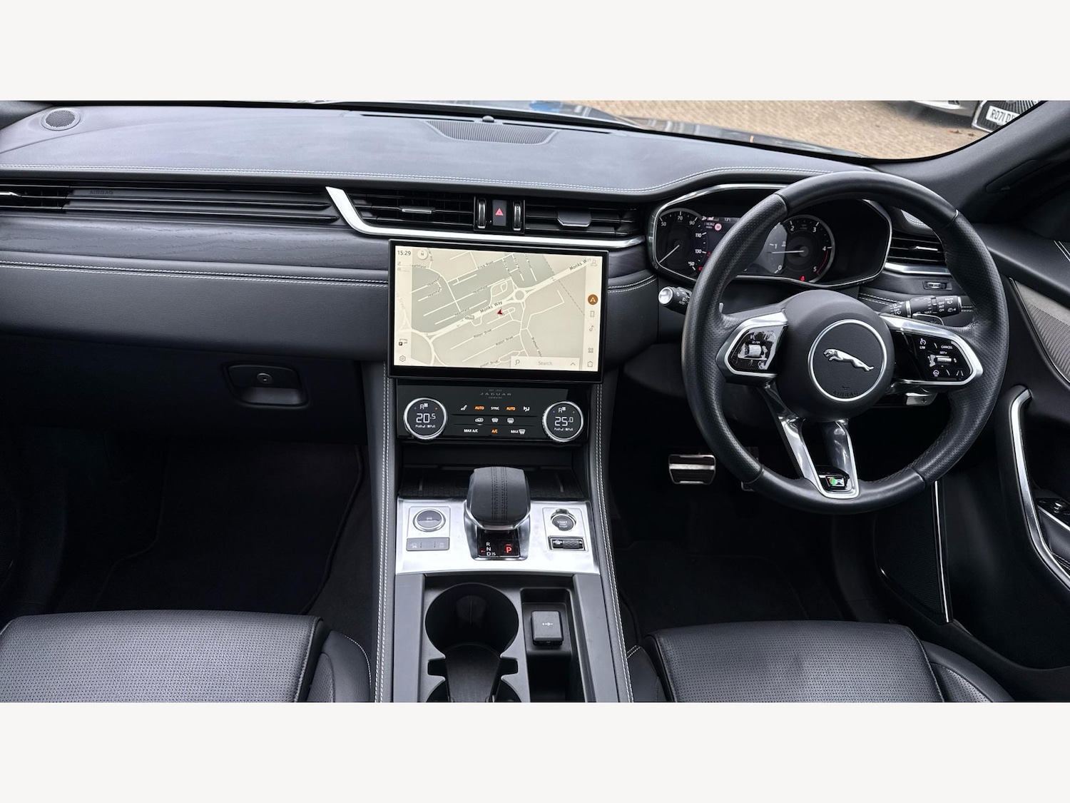 Used Jaguar F-Pace 2023 for sale - 76269980: Photo 9