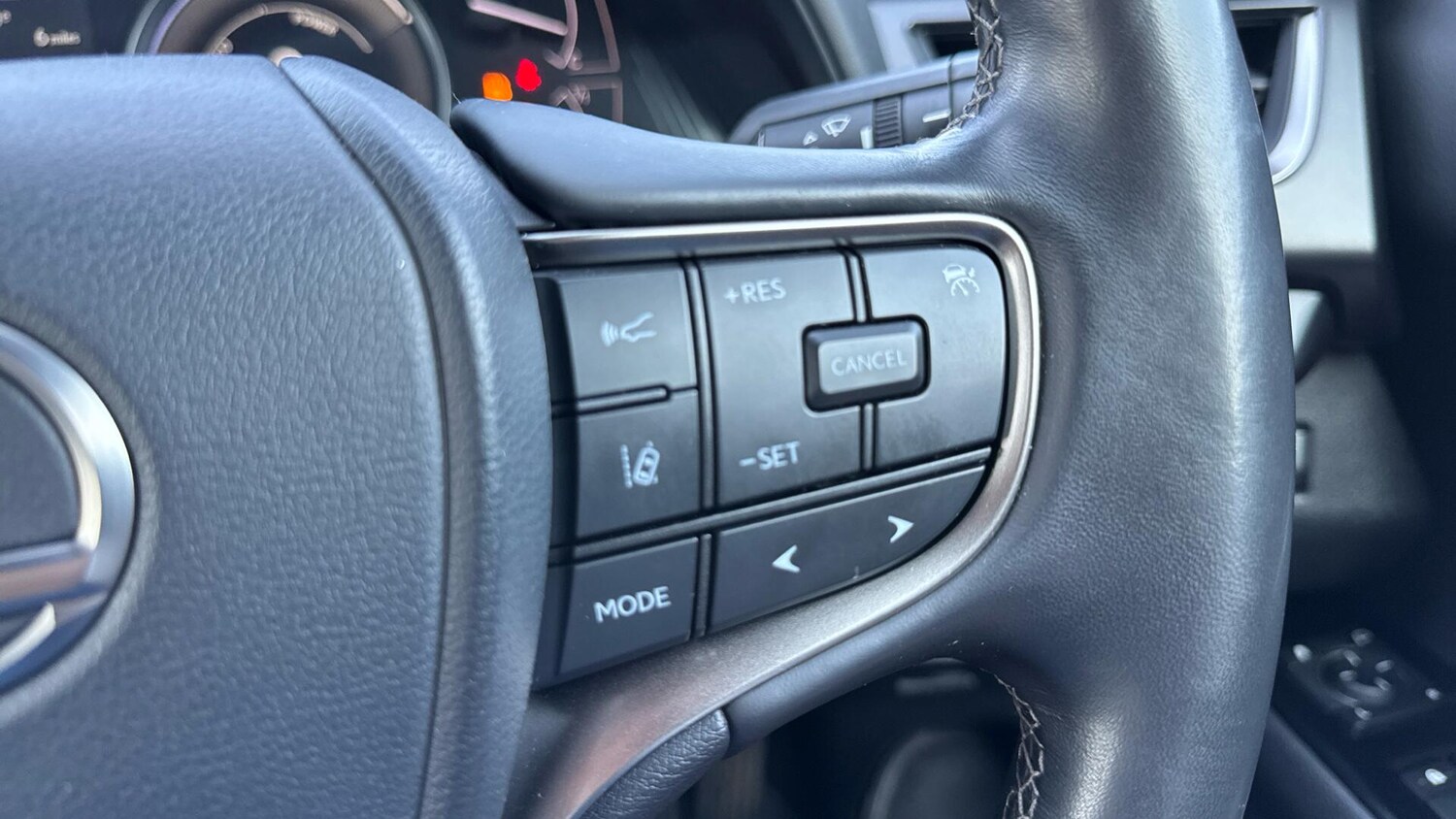 Used Lexus UX 2022 for sale - 77970657: Photo 32