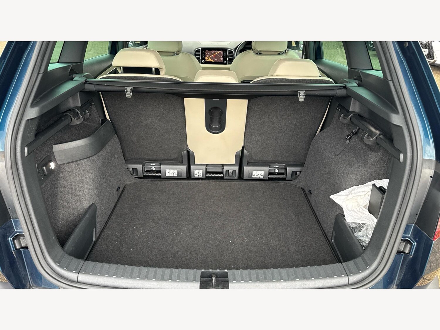 Used Skoda Karoq 2018 for sale - 77216160: Photo 17