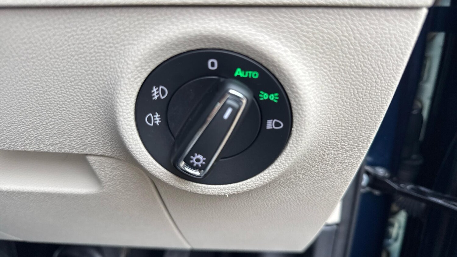 Used Skoda Karoq 2018 for sale - 77216160: Photo 37