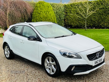 2016 - D2 [120] Cross Country Lux 5dr Geartronic