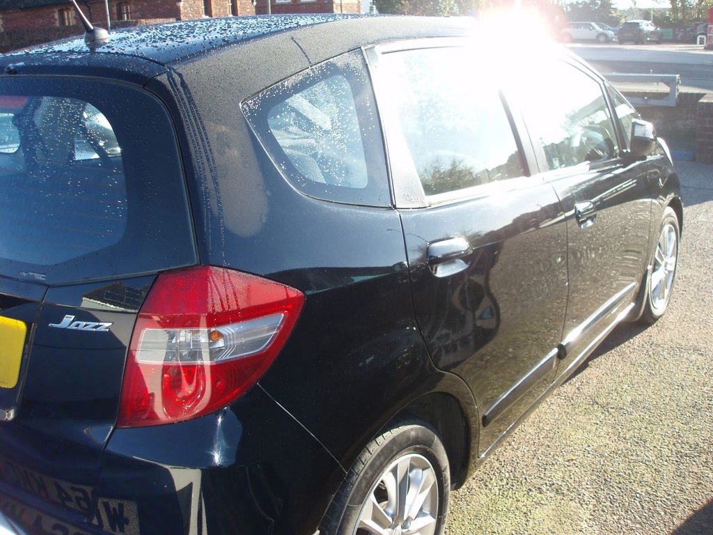 Used Honda Jazz 2011 for sale - 76655274: Photo 2