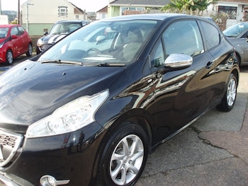 Used Peugeot 208 2014 for sale - 76655304: Photo