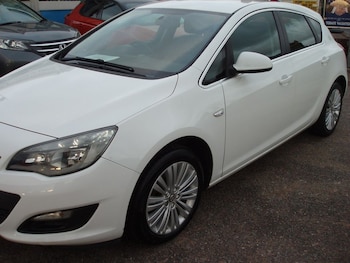 Used Vauxhall Astra 2015 for sale - 77080279: Photo