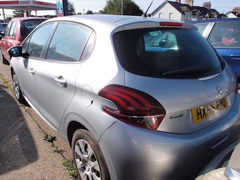 Used Peugeot 208 2015 for sale - 75799614: Photo