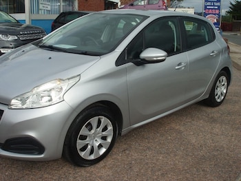 Used Peugeot 208 2015 for sale - 75891729: Photo