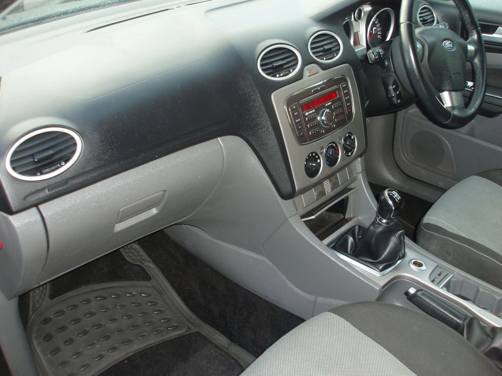 Used Ford Focus 2010 for sale - 75891744: Photo 8